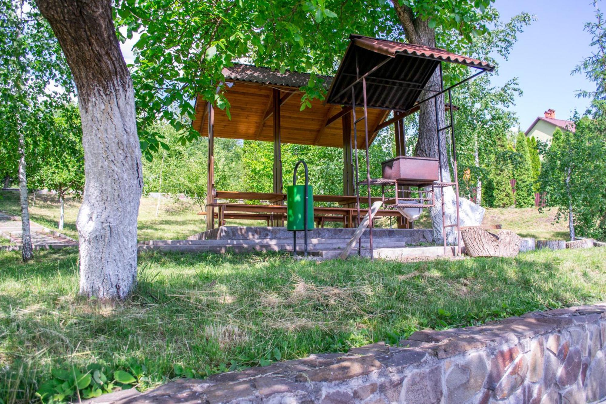 Hotel Каприз Kamjanez-Podilskyj Exterior foto